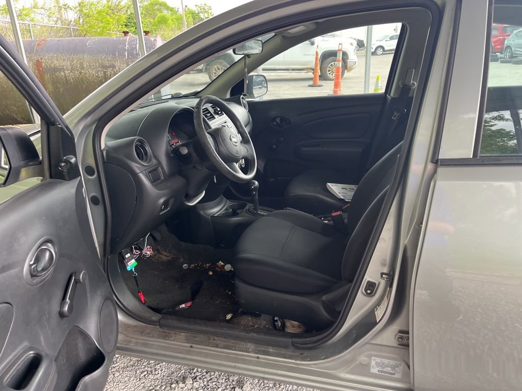 Used 2014 Nissan Versa S FWD image 6