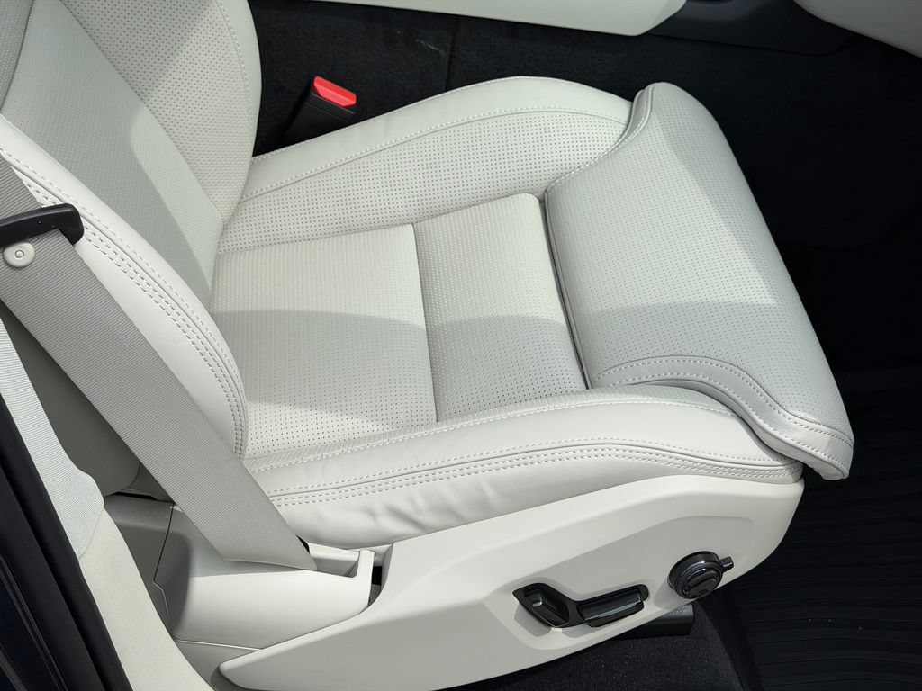 New 2026 Volvo XC90 B6 Ultra w/ Protection Package Premier AWD/4WD image 8