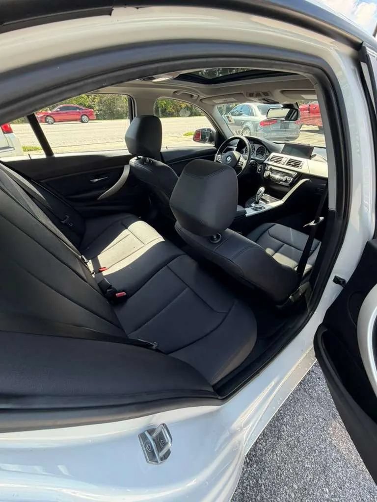 Used 2018 BMW 320i xDrive Sedan w/ Convenience Package AWD/4WD image 13