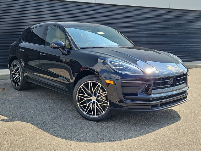 Used 2026 Porsche Macan AWD/4WD image 3