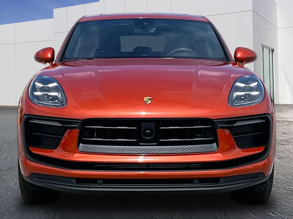 Certified 2025 Porsche Macan AWD/4WD image 10