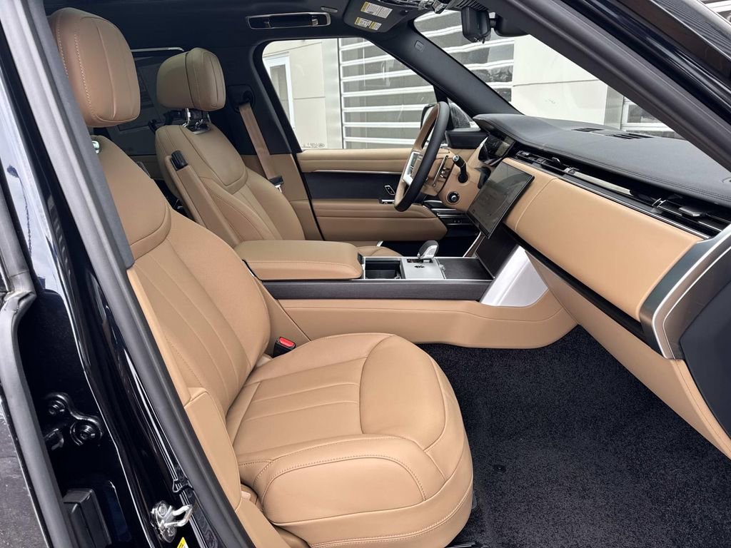New 2026 Land Rover Range Rover SE image 9