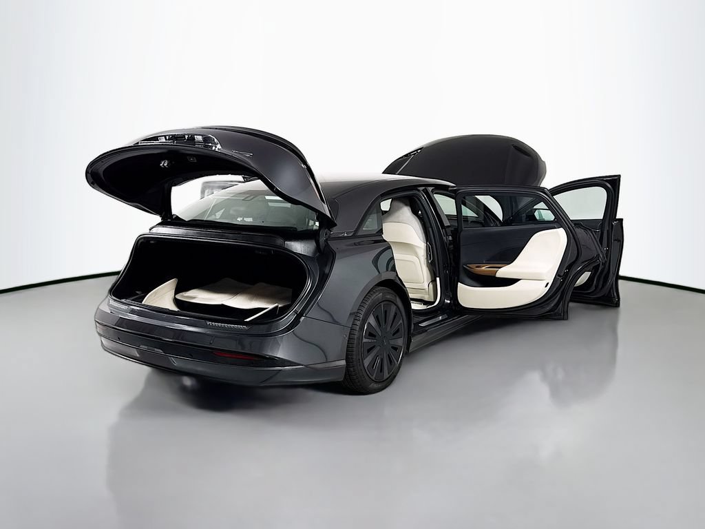 Used 2024 Lucid Air Pure RWD image 27
