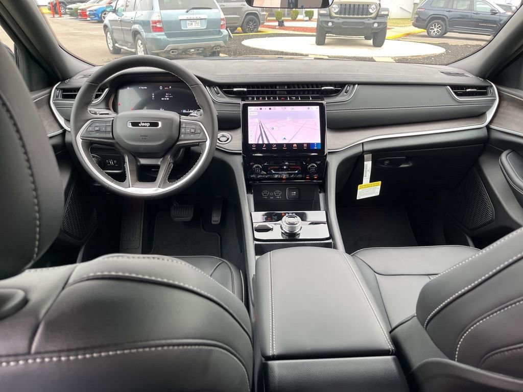 New 2025 Jeep Grand Cherokee Limited w/ Black Appearance Package AWD/4WD image 22