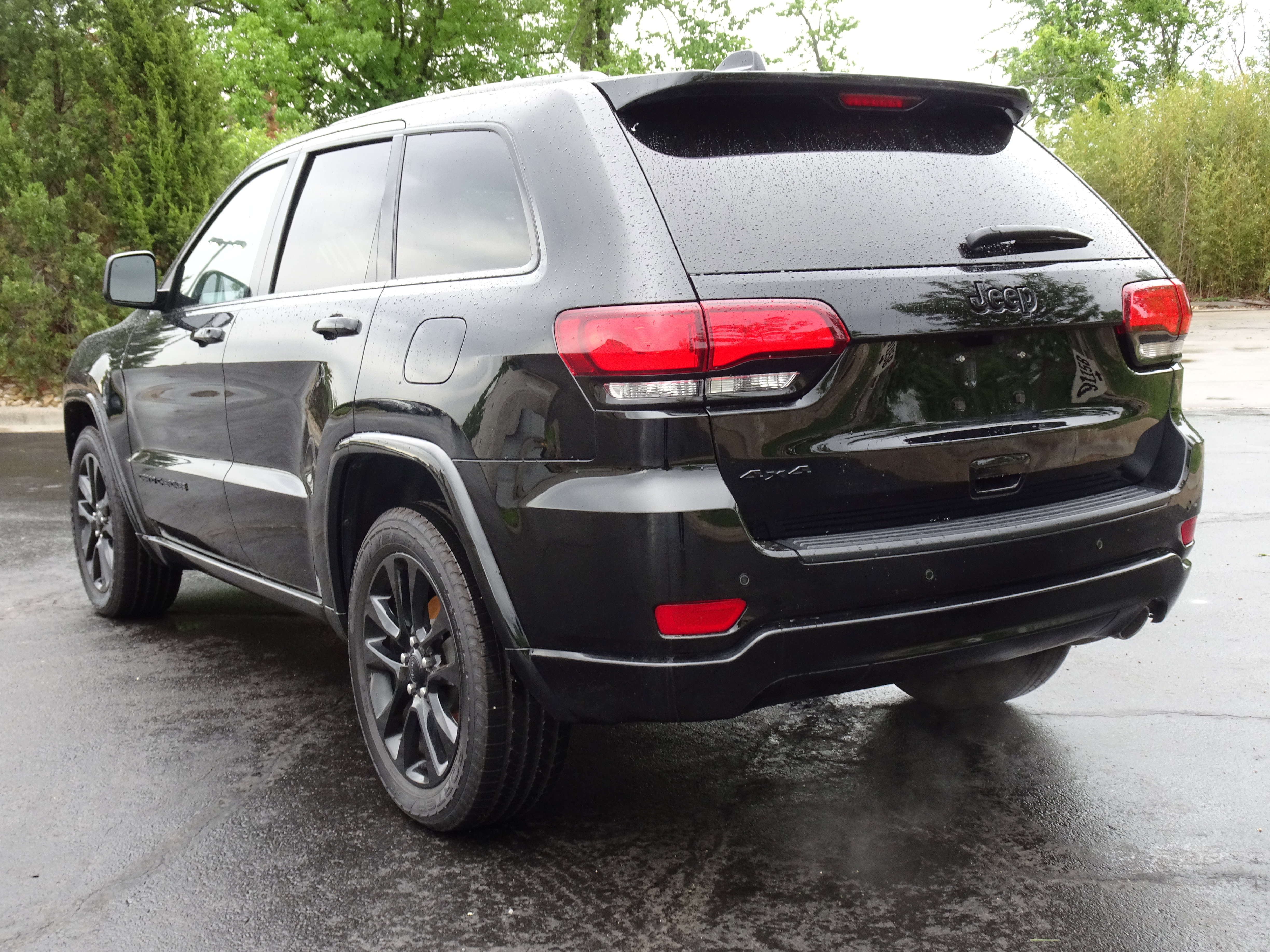 Used 2020 Jeep Grand Cherokee Altitude AWD/4WD image 12