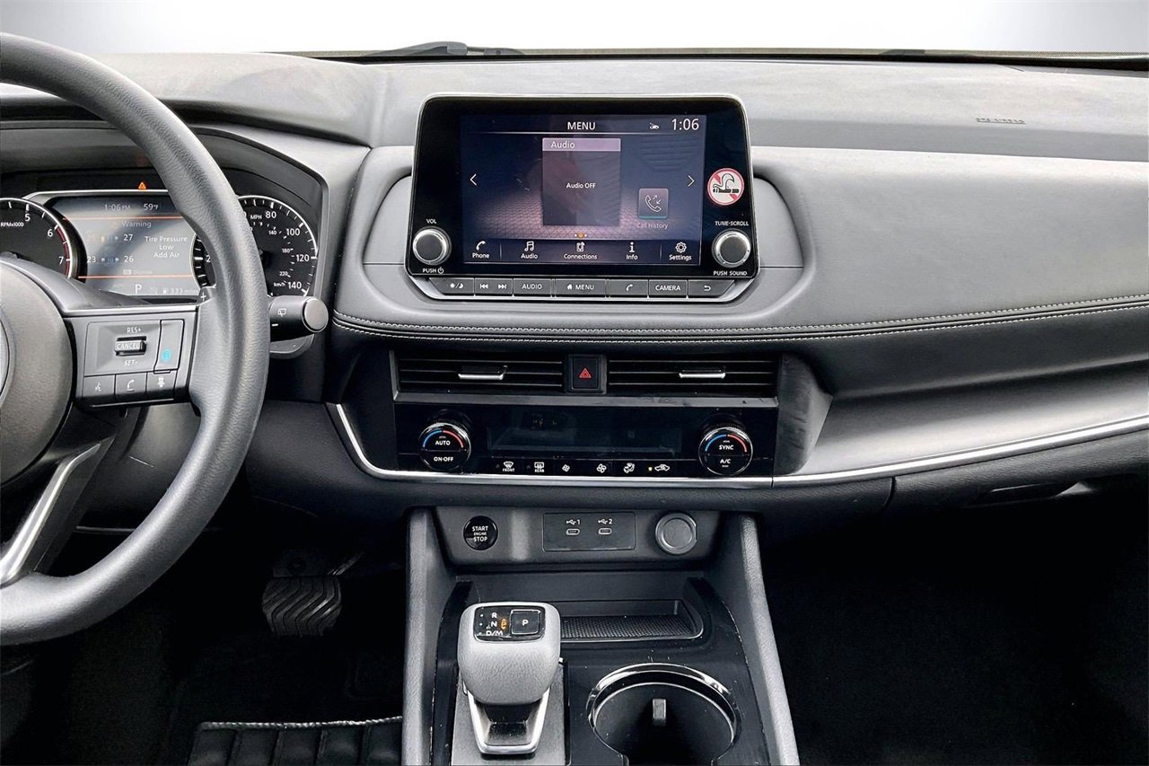 Used 2024 Nissan Rogue SV image 11