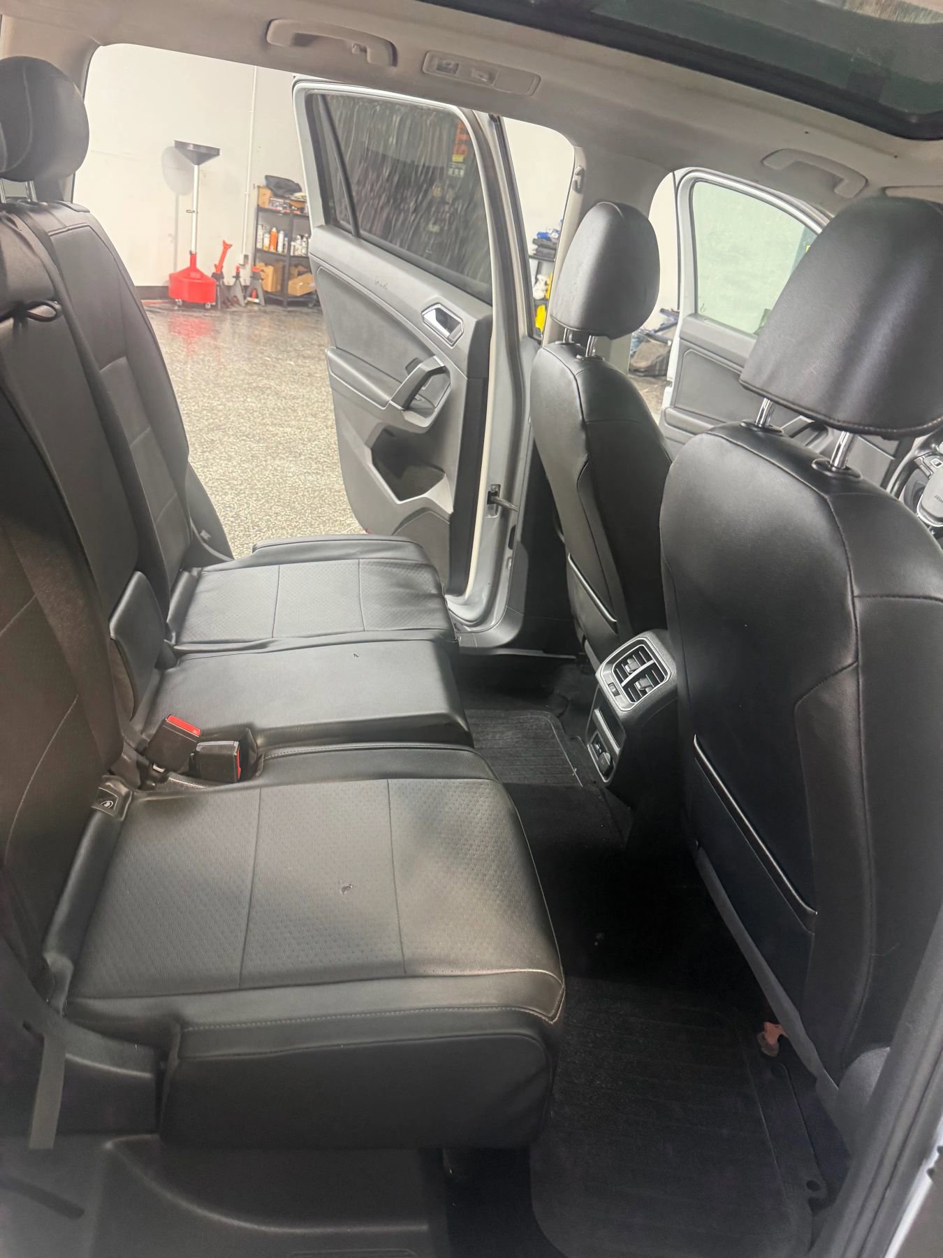 Used 2018 Volkswagen Tiguan SE w/ Panoramic Sunroof Package FWD image 21
