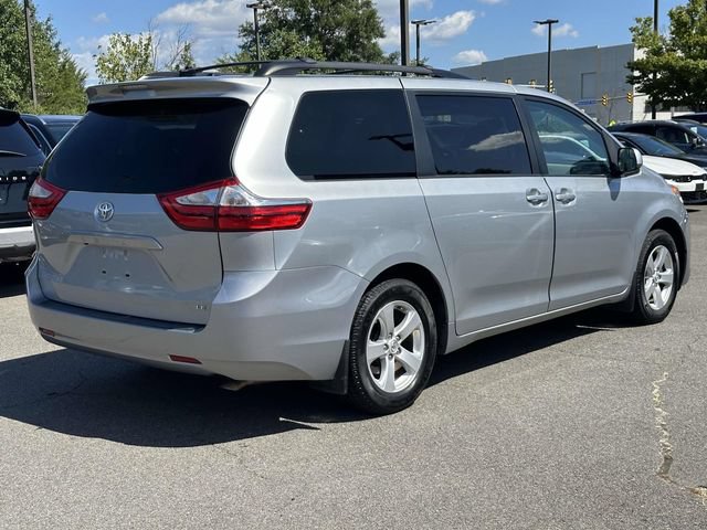 Used 2015 Toyota Sienna LE FWD image 2