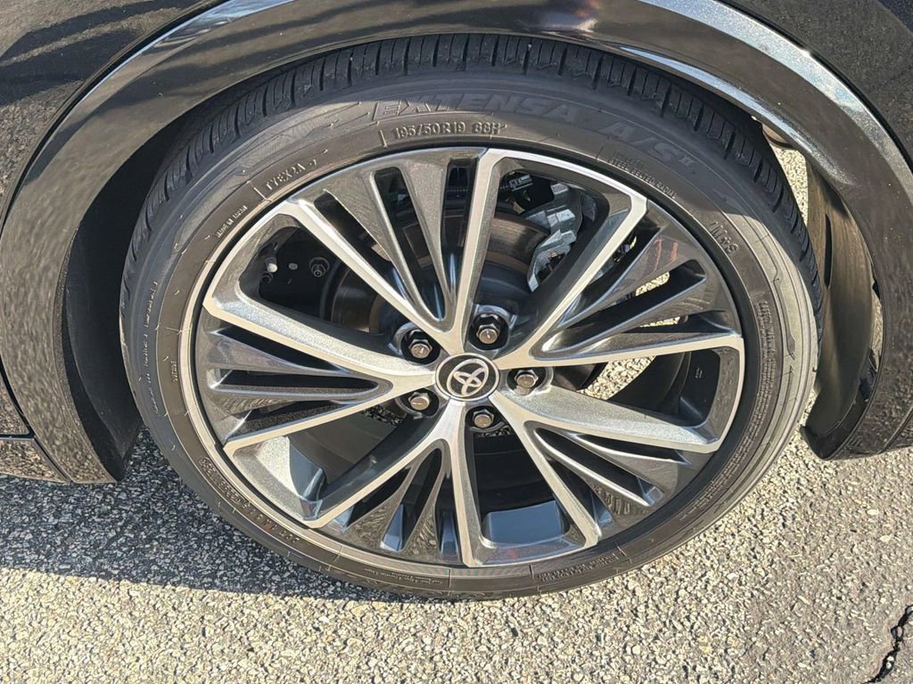 Used 2025 Toyota Prius XLE image 30