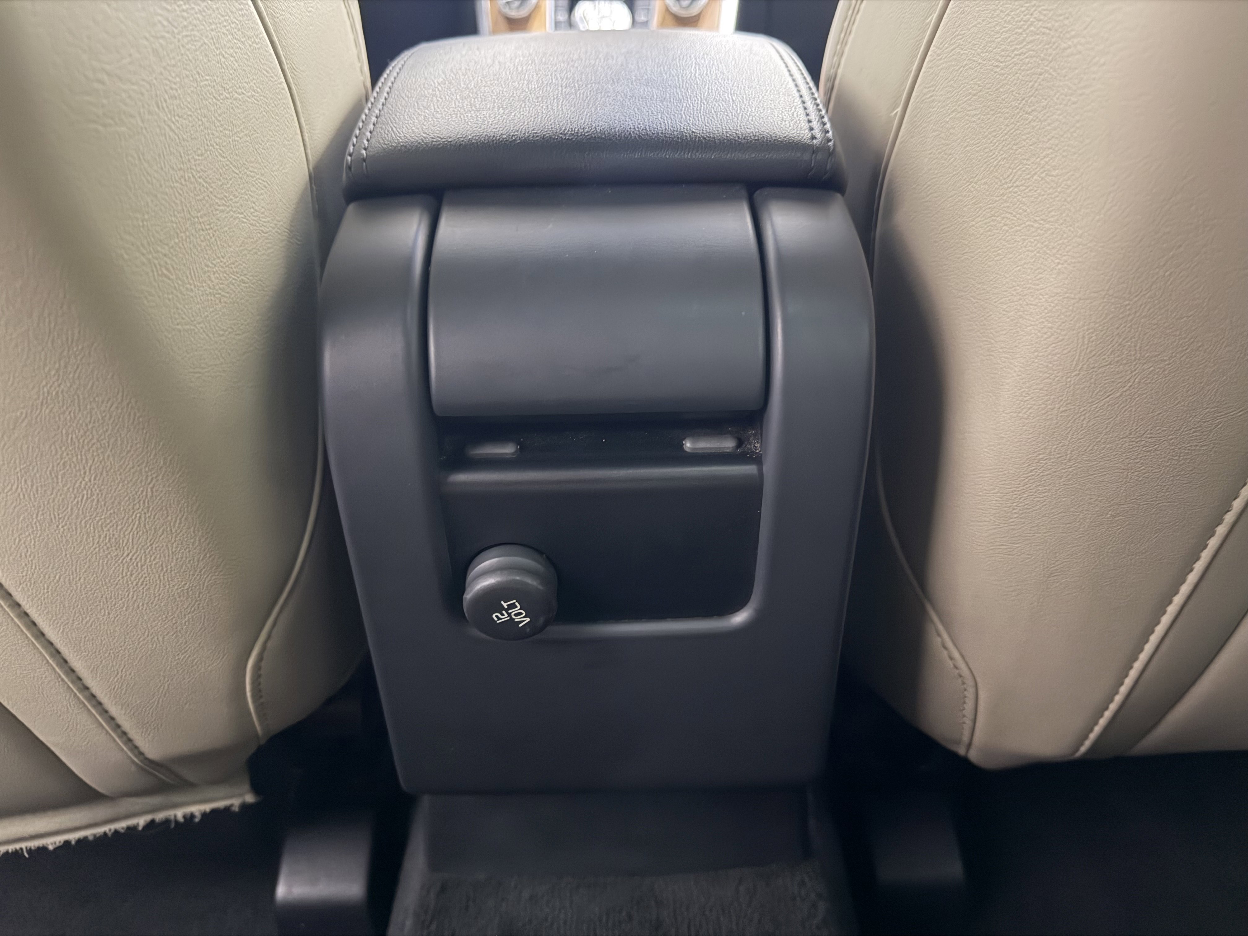 Used 2015 Volvo XC60 T6 Platinum FWD image 23