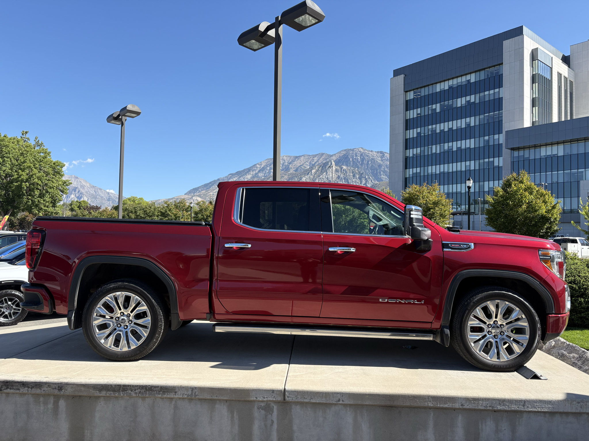 Used 2020 GMC Sierra 1500 Denali w/ Denali Ultimate Package AWD/4WD image 2