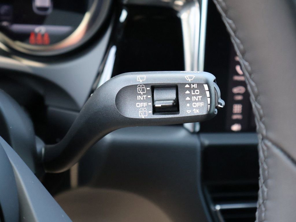 Certified 2025 Porsche Macan image 30