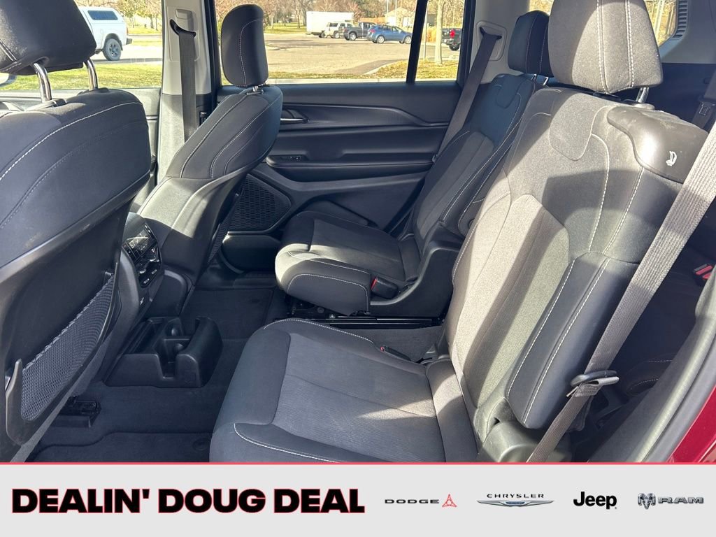 Used 2023 Jeep Grand Cherokee L Laredo image 24