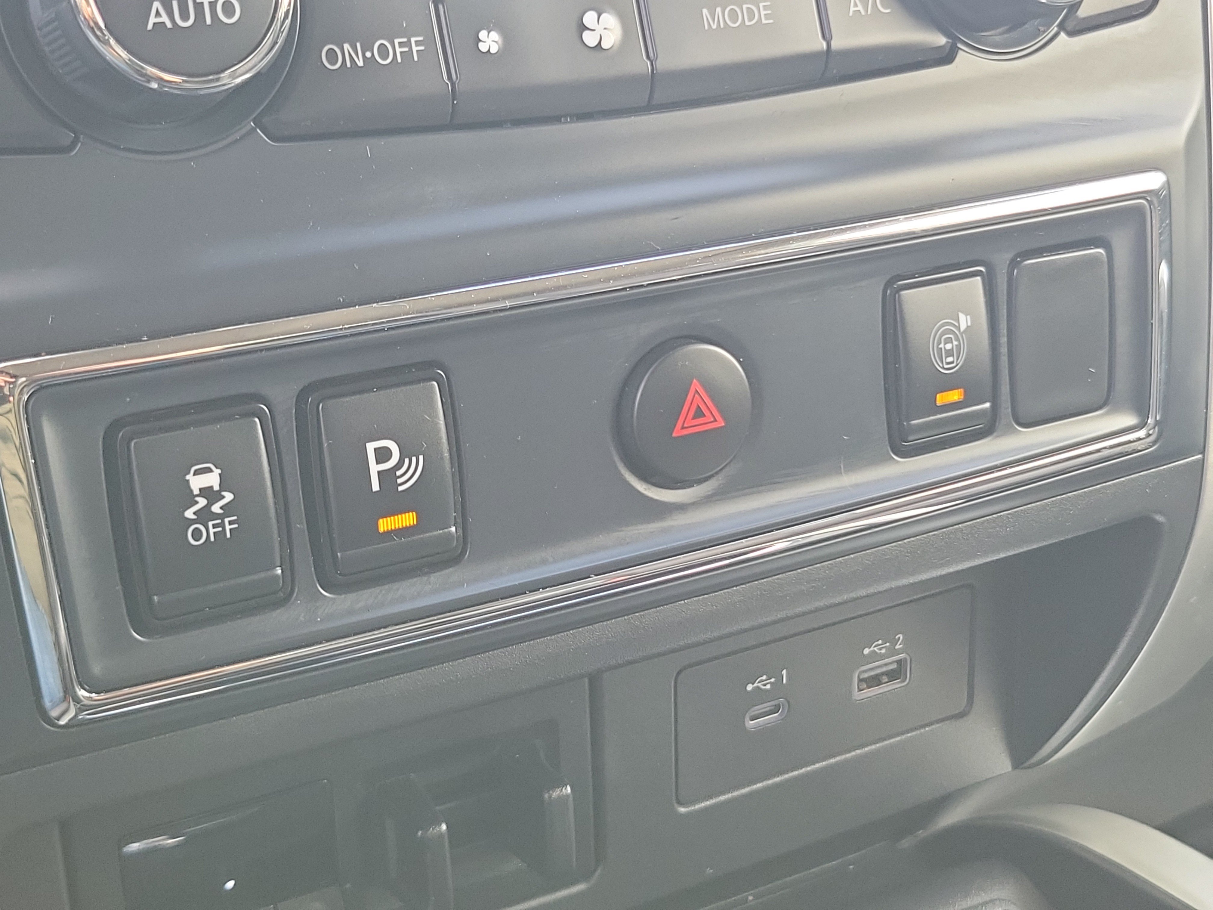 Used 2021 Nissan Titan SV w/ SV Convenience Package AWD/4WD image 26