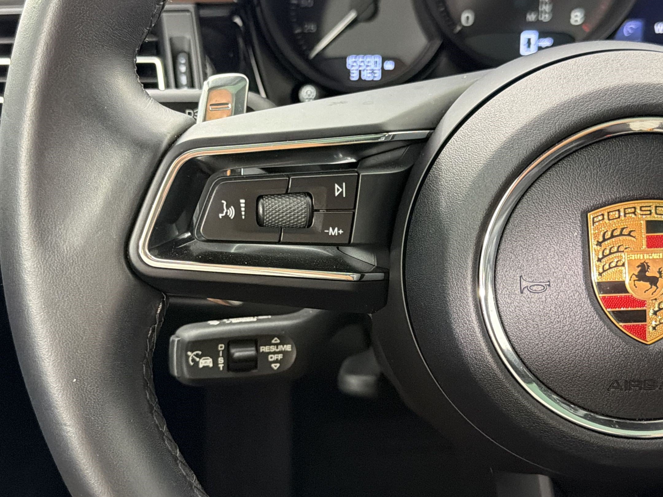 Certified 2024 Porsche Macan AWD/4WD image 19