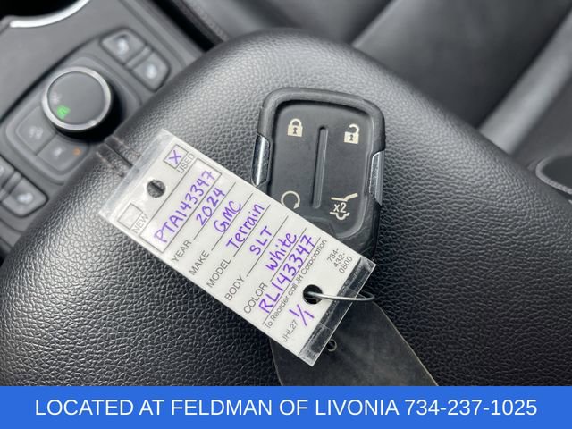 Used 2024 GMC Terrain SLT image 33