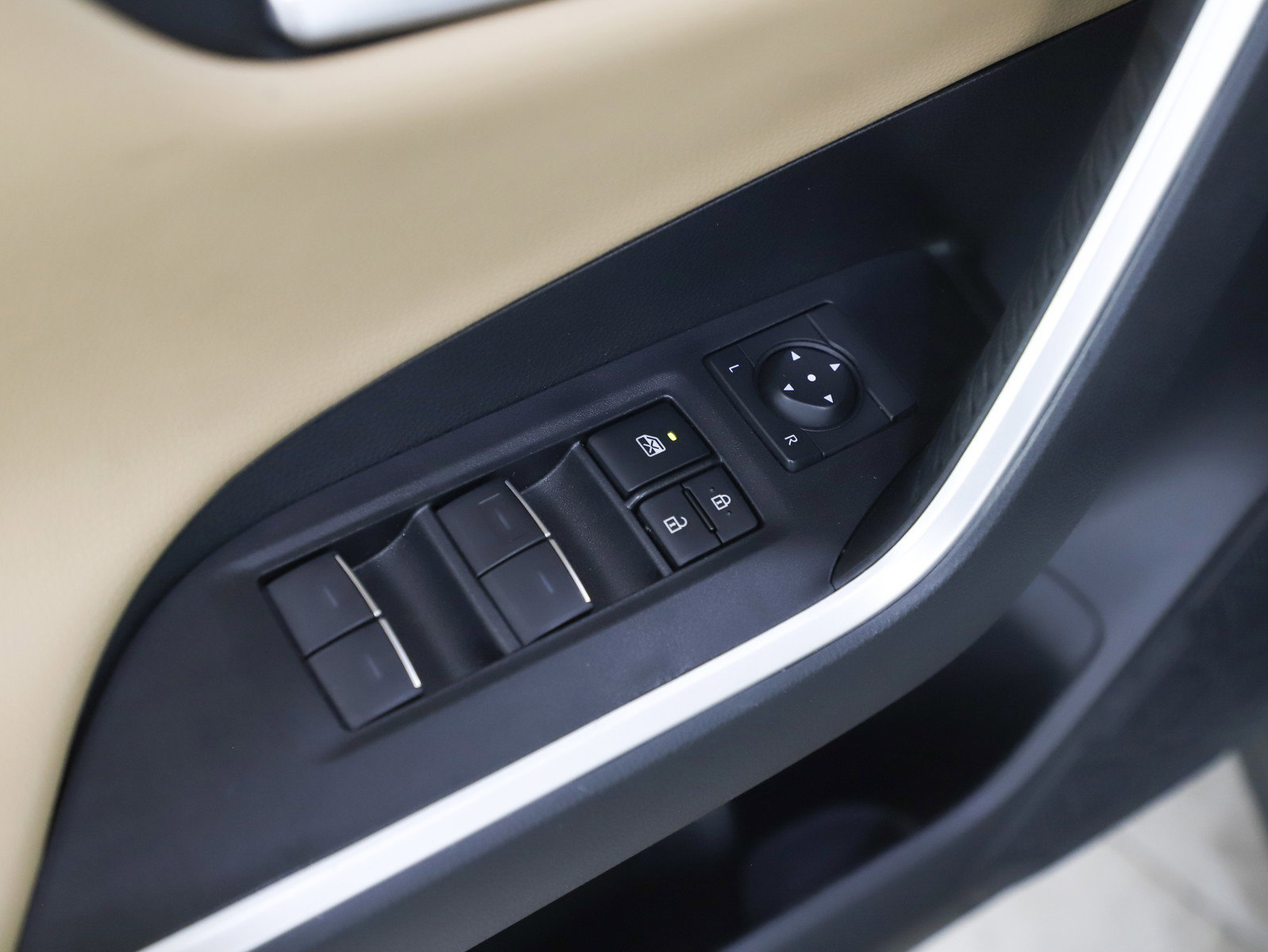 Used 2024 Toyota RAV4 Limited w/ Advanced Technology Package image 20