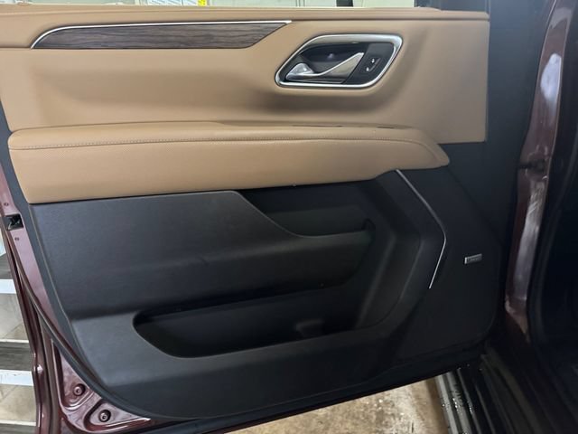 Used 2023 Chevrolet Suburban Premier AWD/4WD image 4