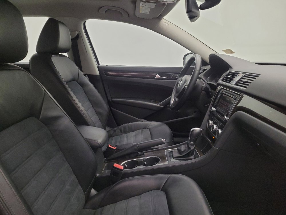 Used 2015 Volkswagen Passat 1.8T SEL Premium image 21