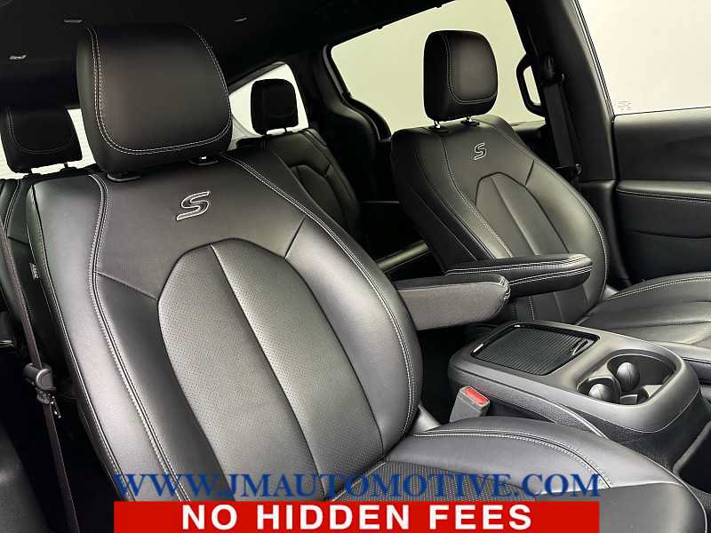 Used 2024 Chrysler Pacifica Touring-L w/ S Appearance Package AWD/4WD image 23