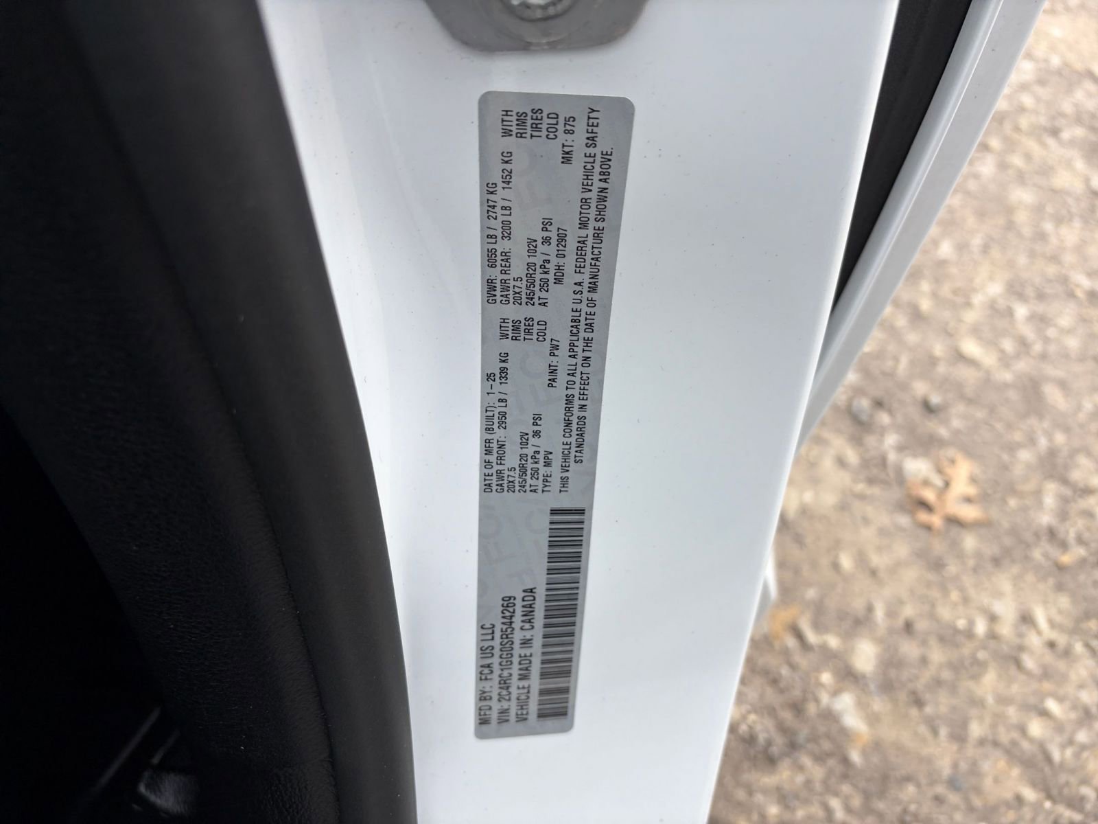 Used 2025 Chrysler Pacifica Limited image 33