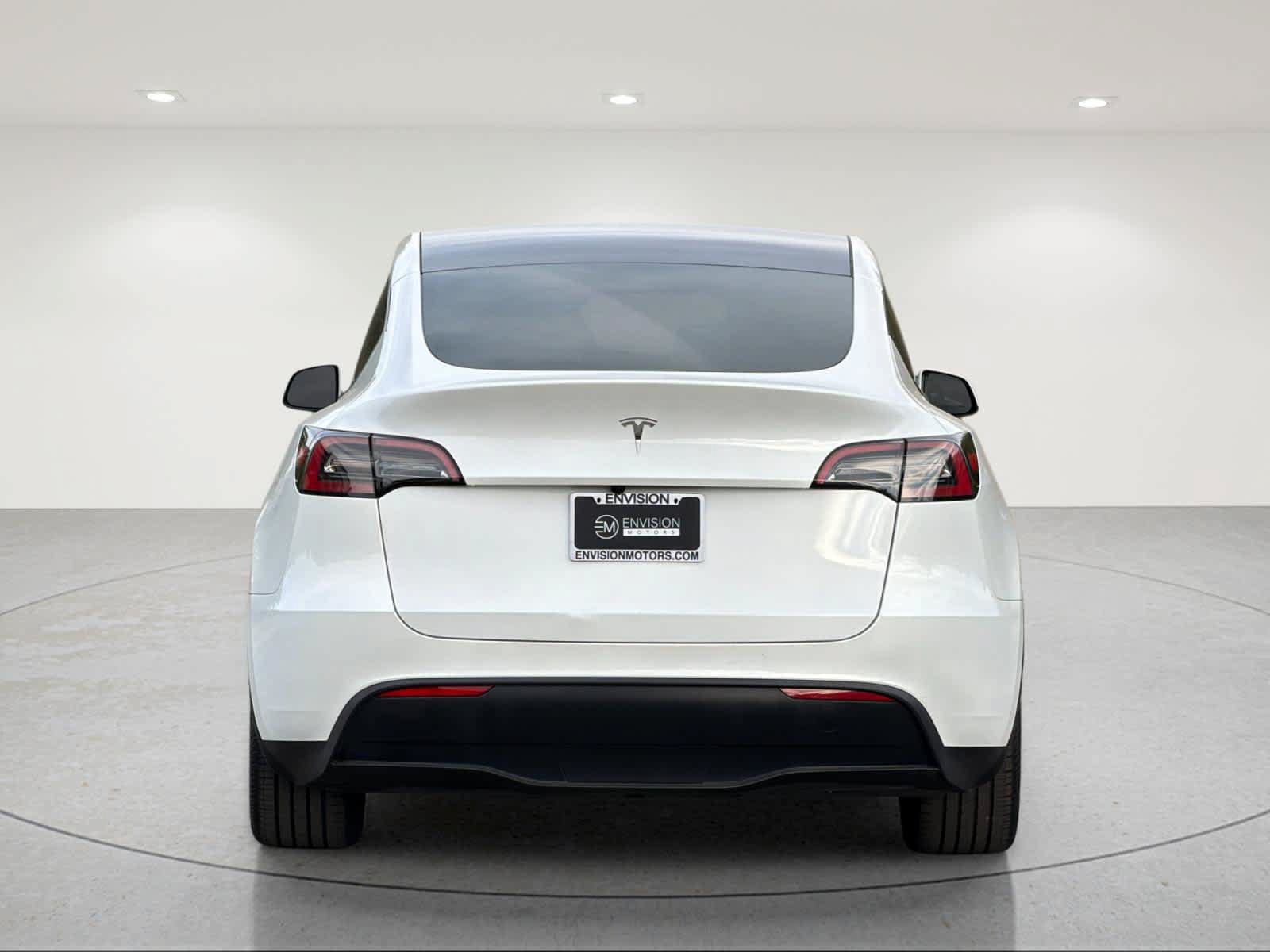 Used 2024 Tesla Model Y 2WD image 4
