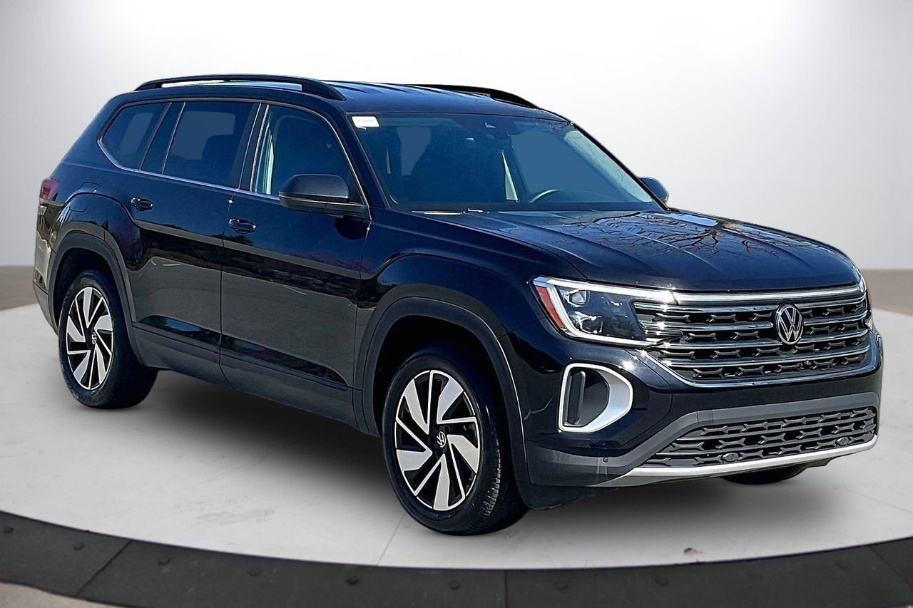 Used 2024 Volkswagen Atlas SE image 2