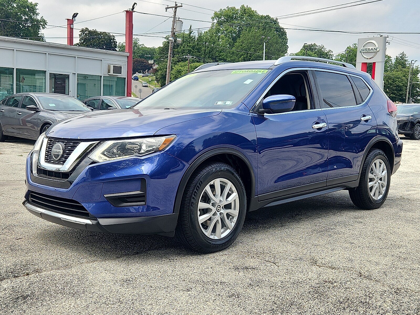 Used 2018 Nissan Rogue SV FWD image 3