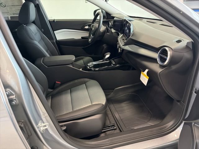 New 2026 Chevrolet Trax LT w/ Driver Confidence Package FWD image 18