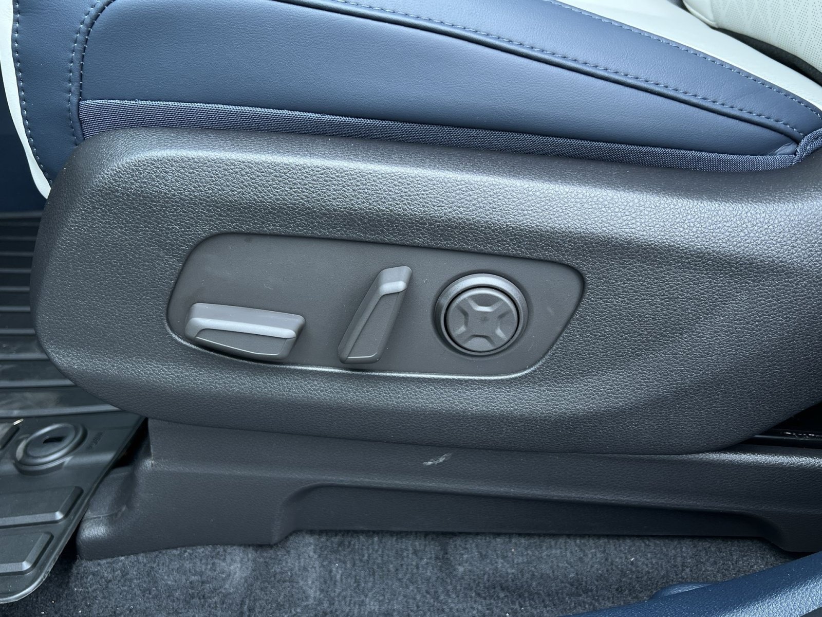 New 2026 Kia Carnival EX FWD image 27