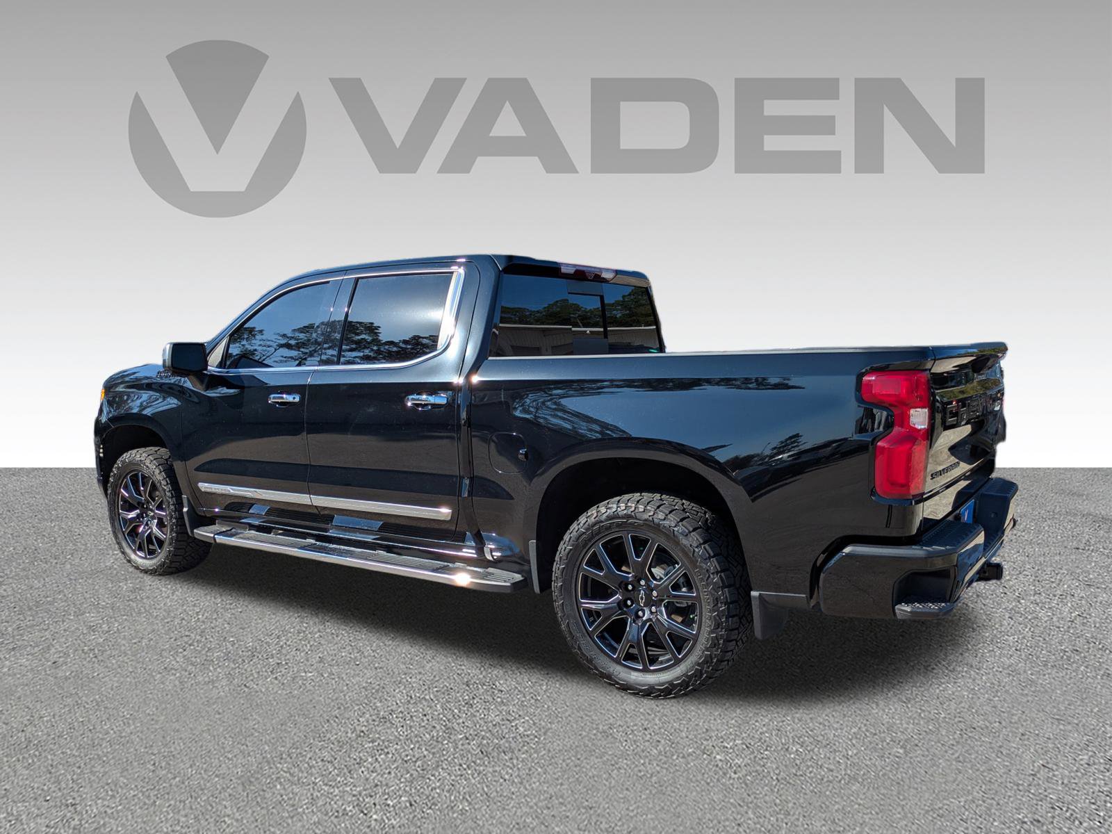 Used 2024 Chevrolet Silverado 1500 High Country w/ Technology Package image 26