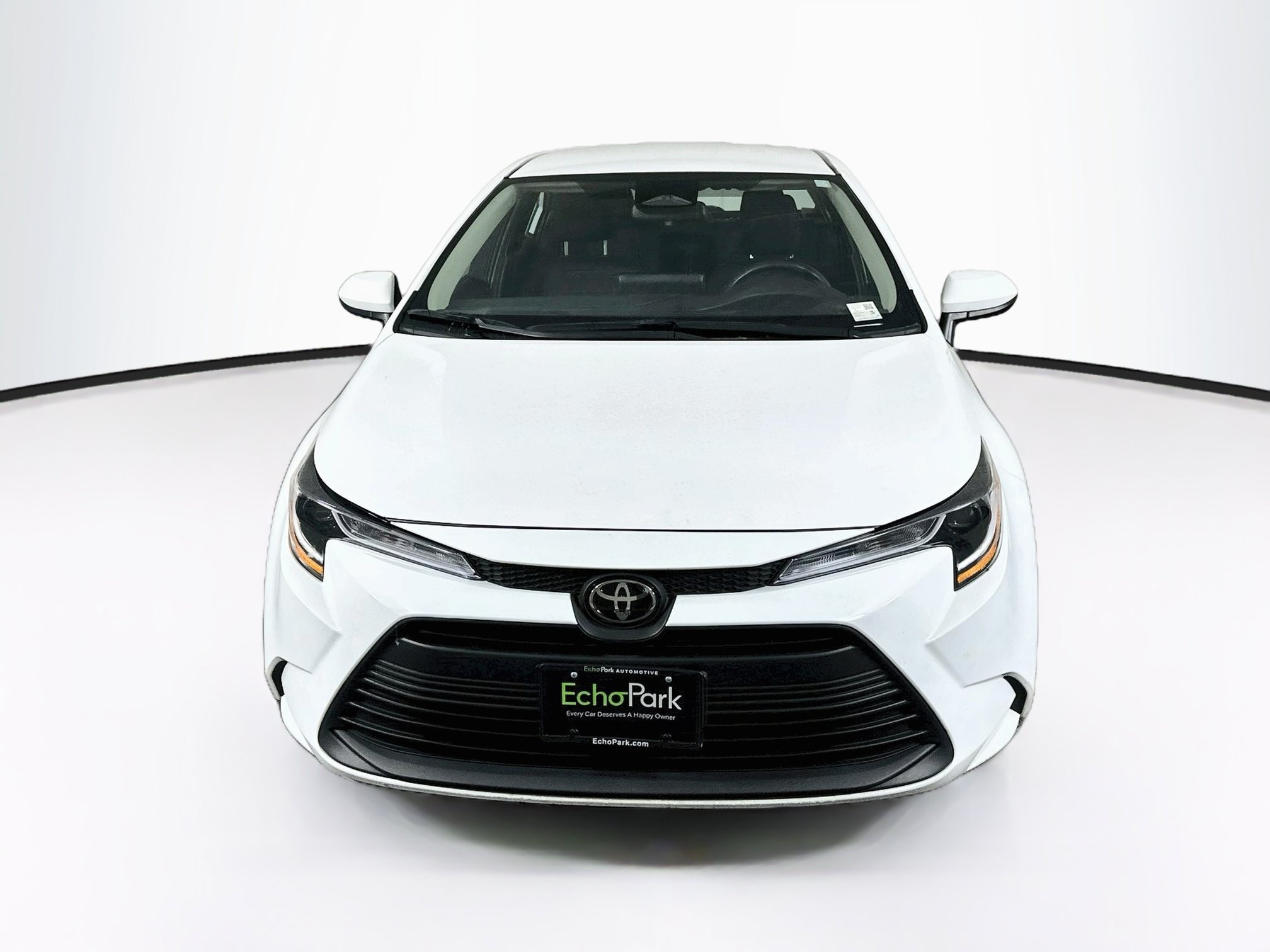 Used 2025 Toyota Corolla LE FWD image 2