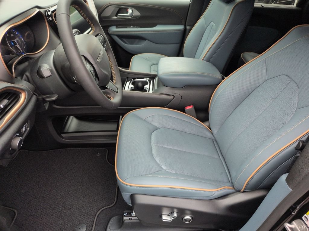 New 2027 Chrysler Pacifica Pinnacle w/ Theater Group FWD image 14