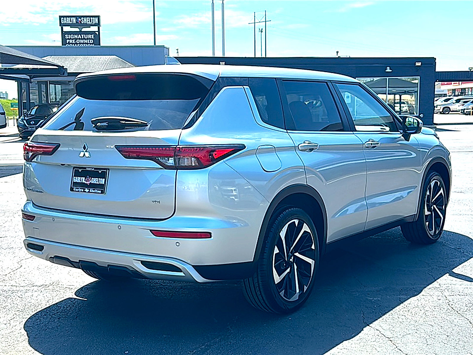 Used 2024 Mitsubishi Outlander SE image 8