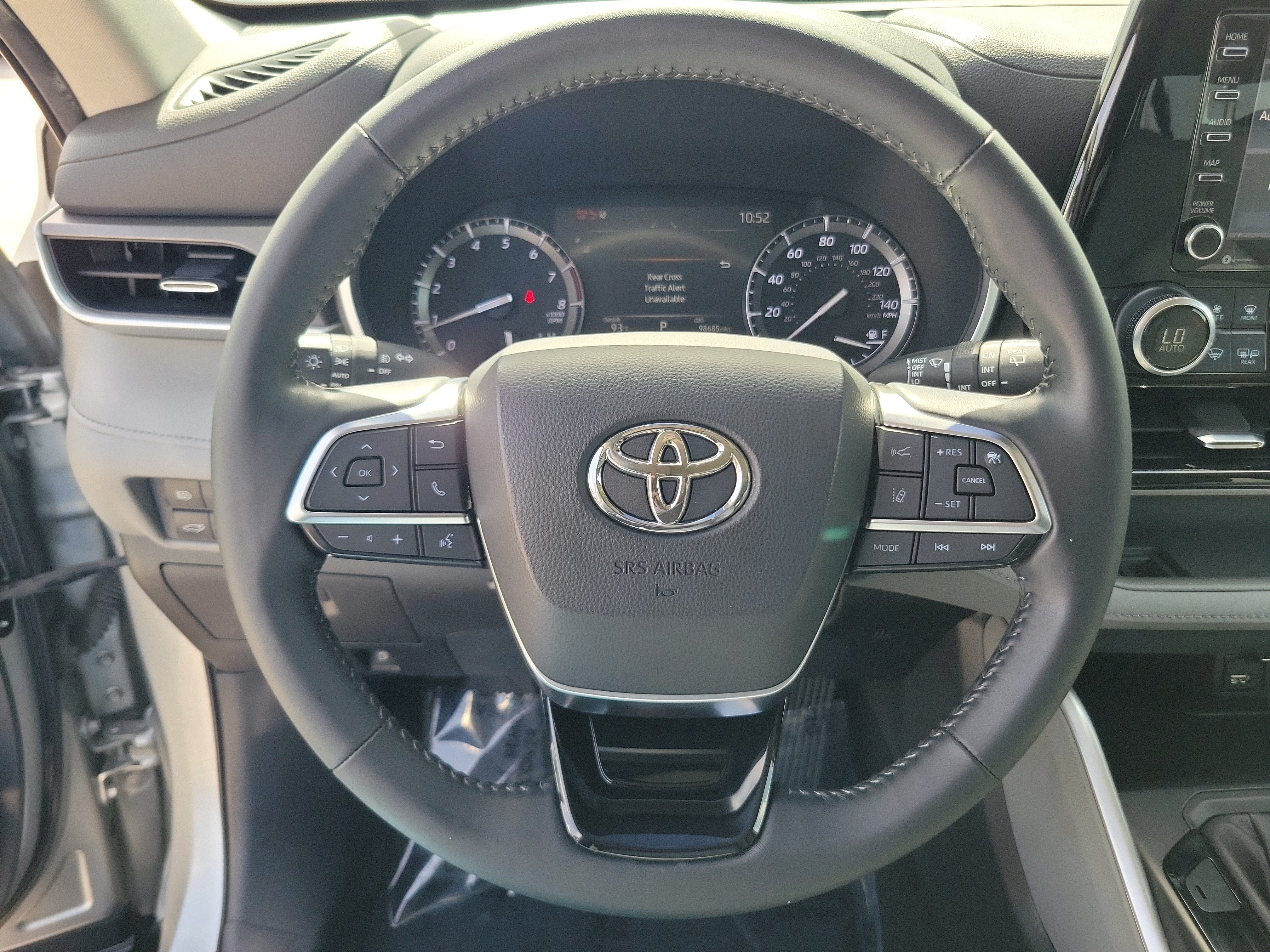 Used 2021 Toyota Highlander XLE FWD image 21