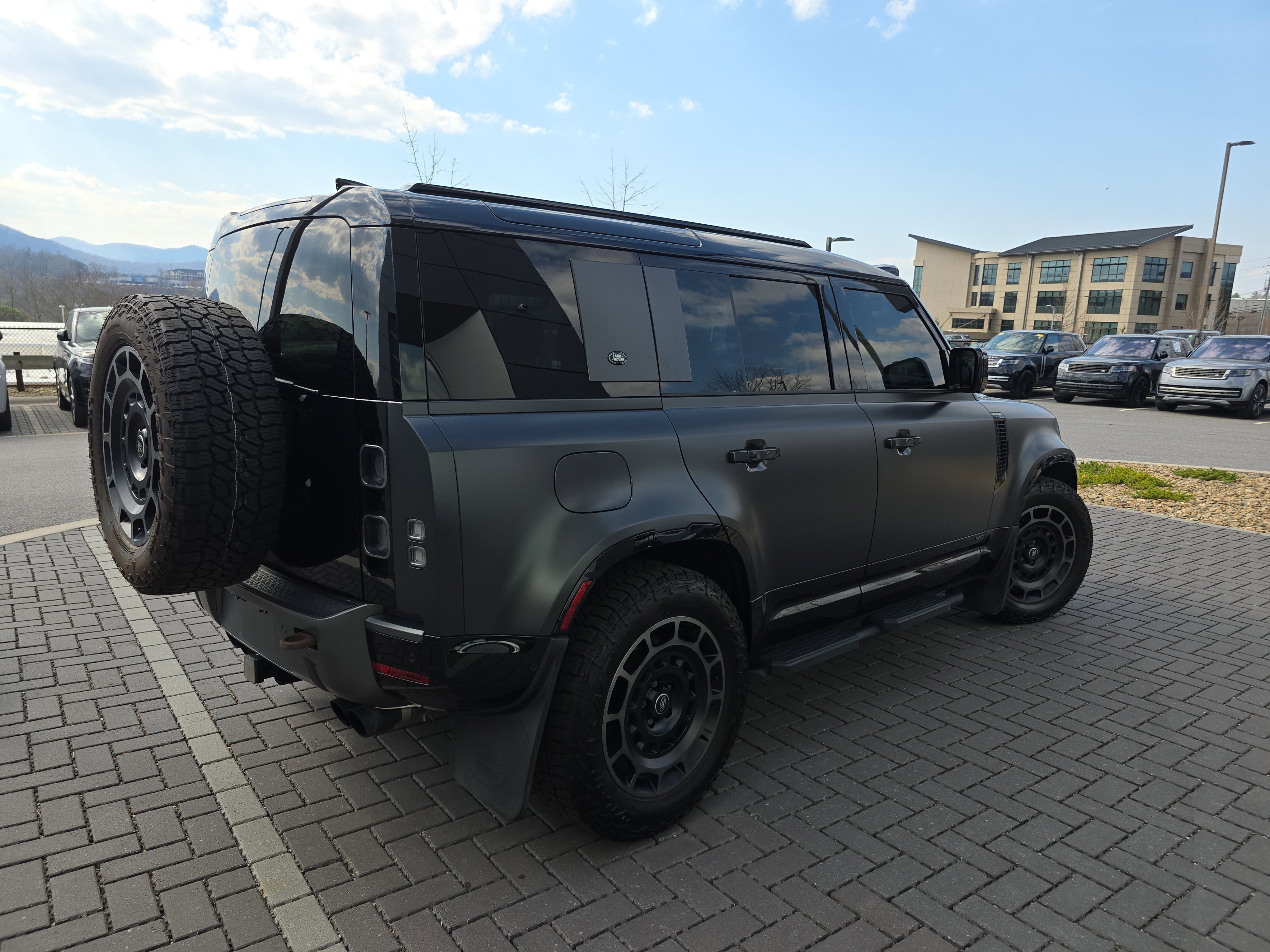 Used 2024 Land Rover Defender 110 Carpathian Edition image 5