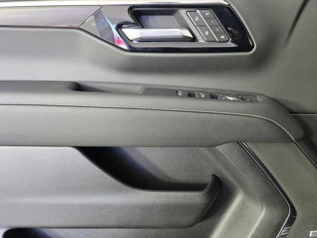 New 2026 Chevrolet Suburban Premier w/ Sun And Tow Package image 25