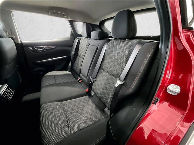 Used 2018 Nissan Rogue Sport SV FWD image 28