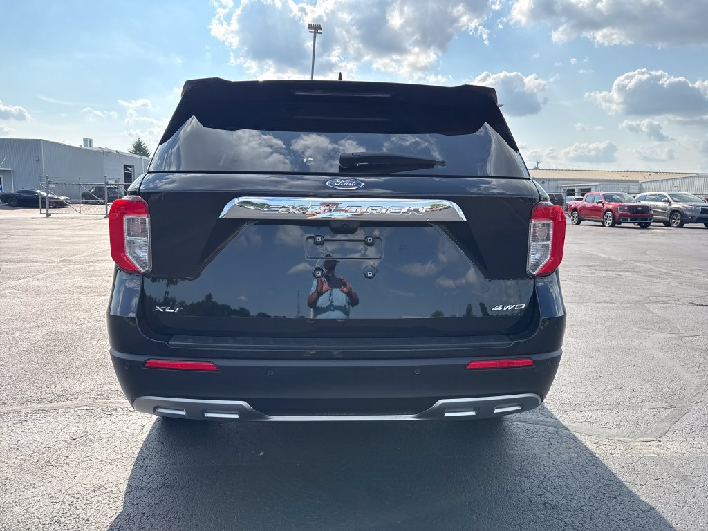 Used 2024 Ford Explorer XLT w/ Equipment Group 202A AWD/4WD image 6
