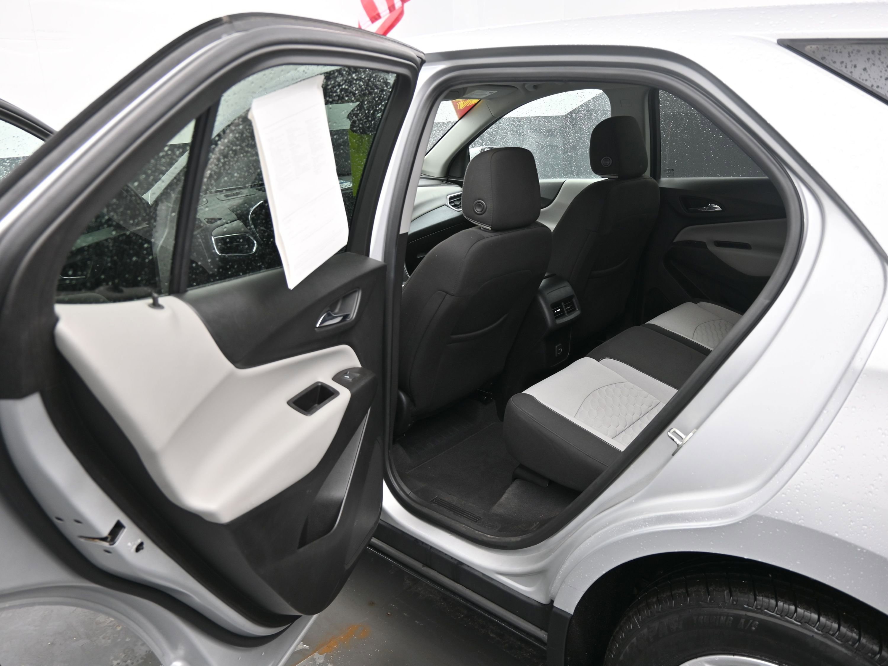 Used 2020 Chevrolet Equinox LT image 18