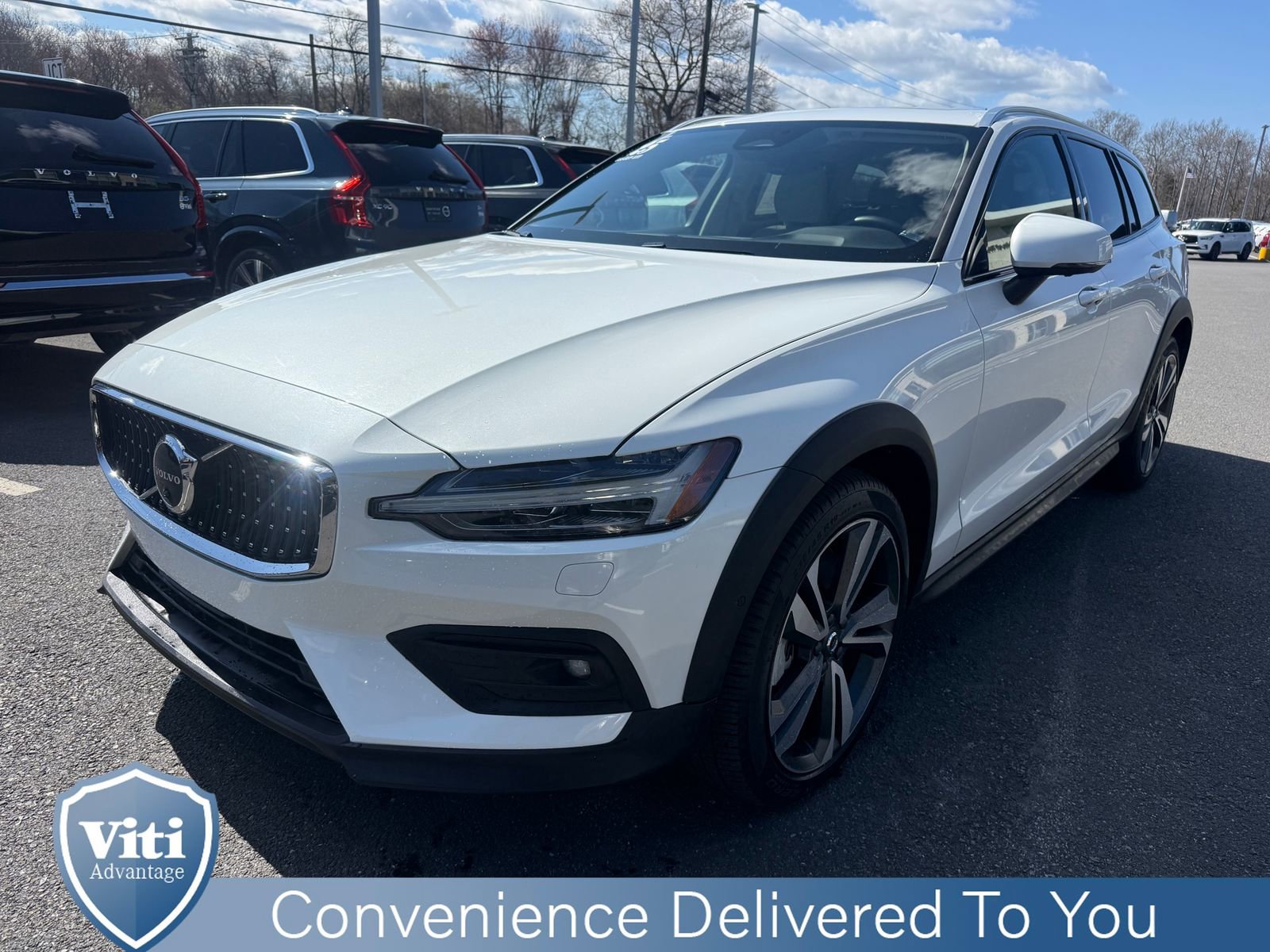 Certified 2025 Volvo V60 B5 Cross Country Plus AWD/4WD image 3