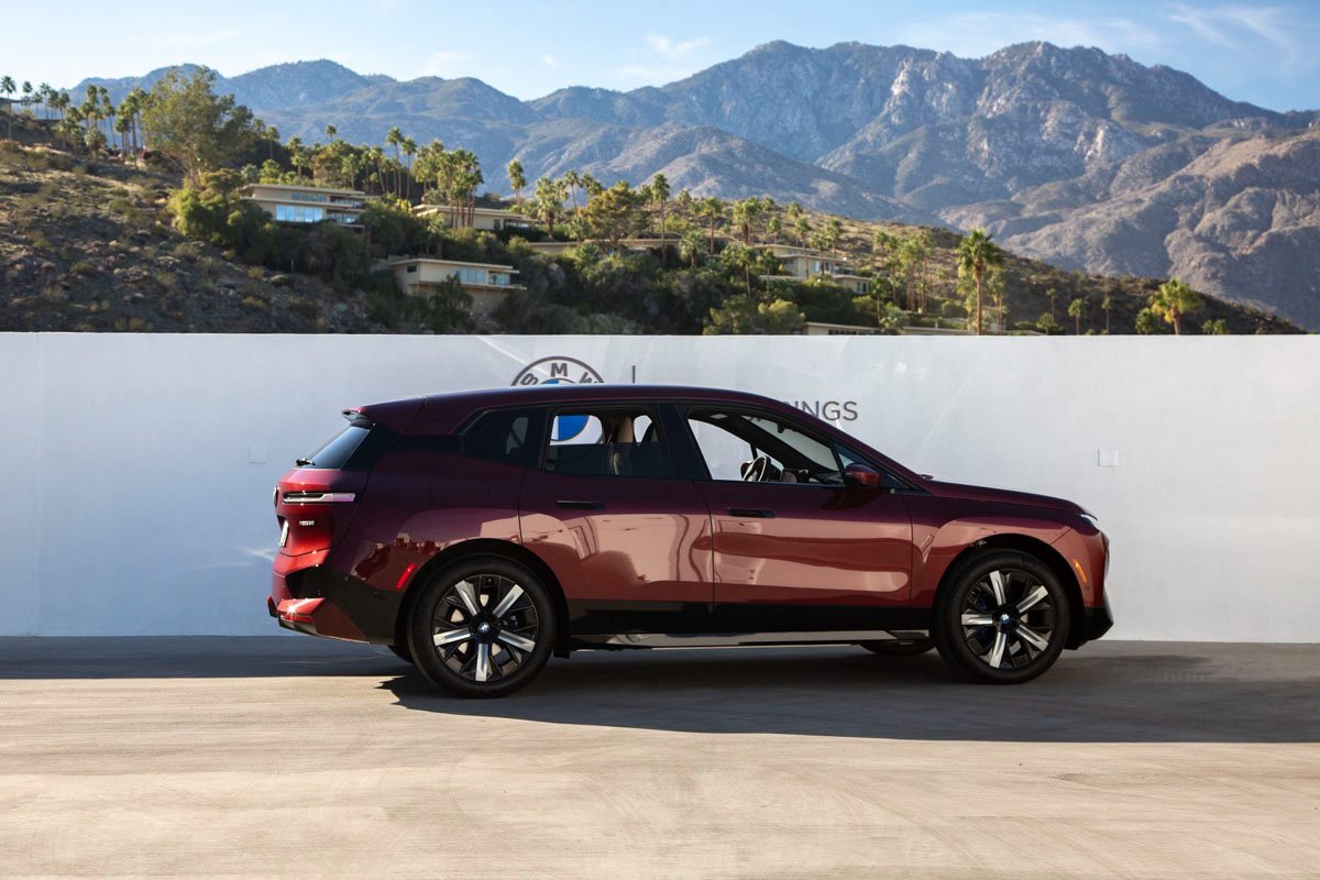 Certified 2023 BMW iX xDrive50 w/ Premium Package image 4