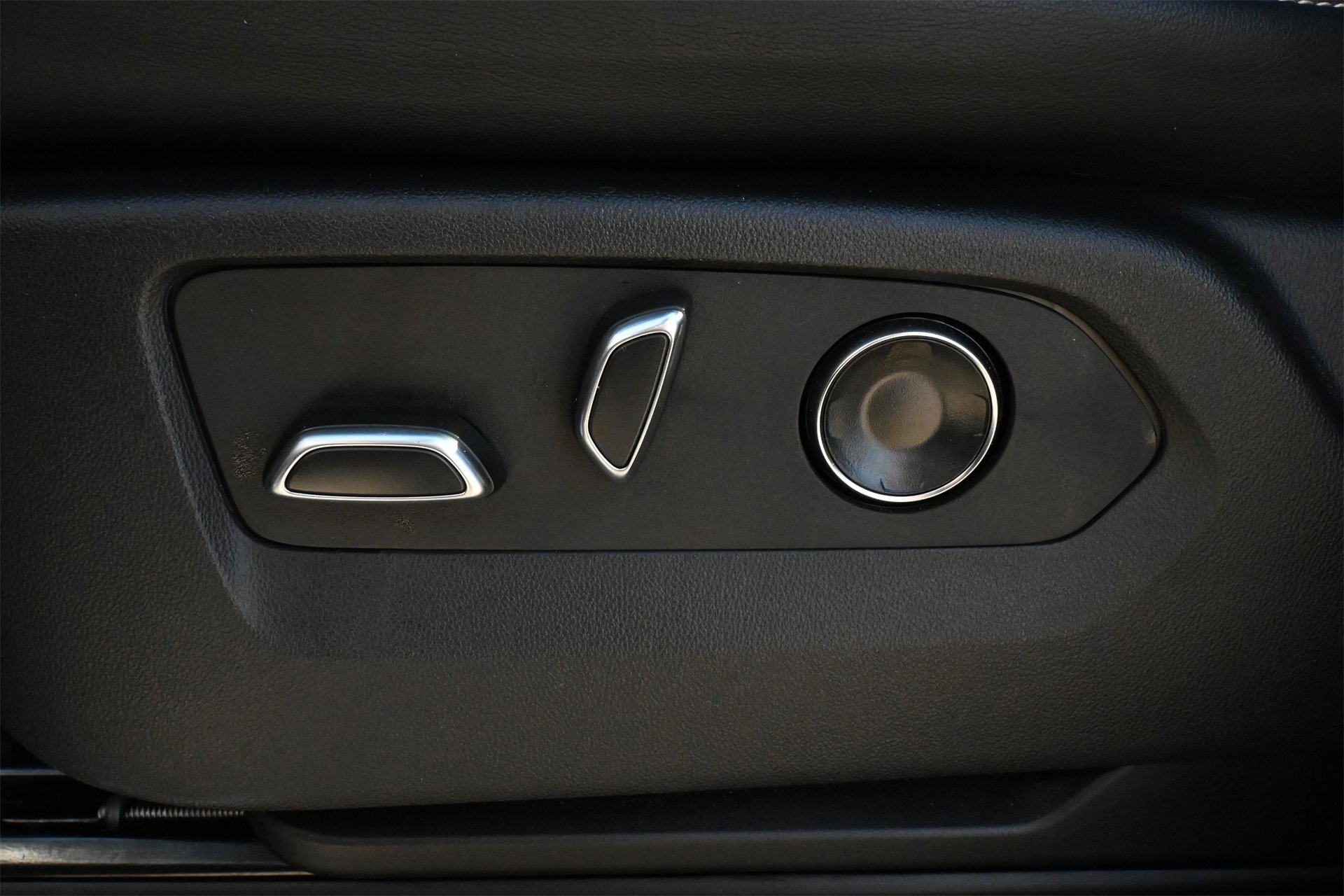 Certified 2025 Cadillac Escalade Sport w/ LPO, Floor Liner Package image 16