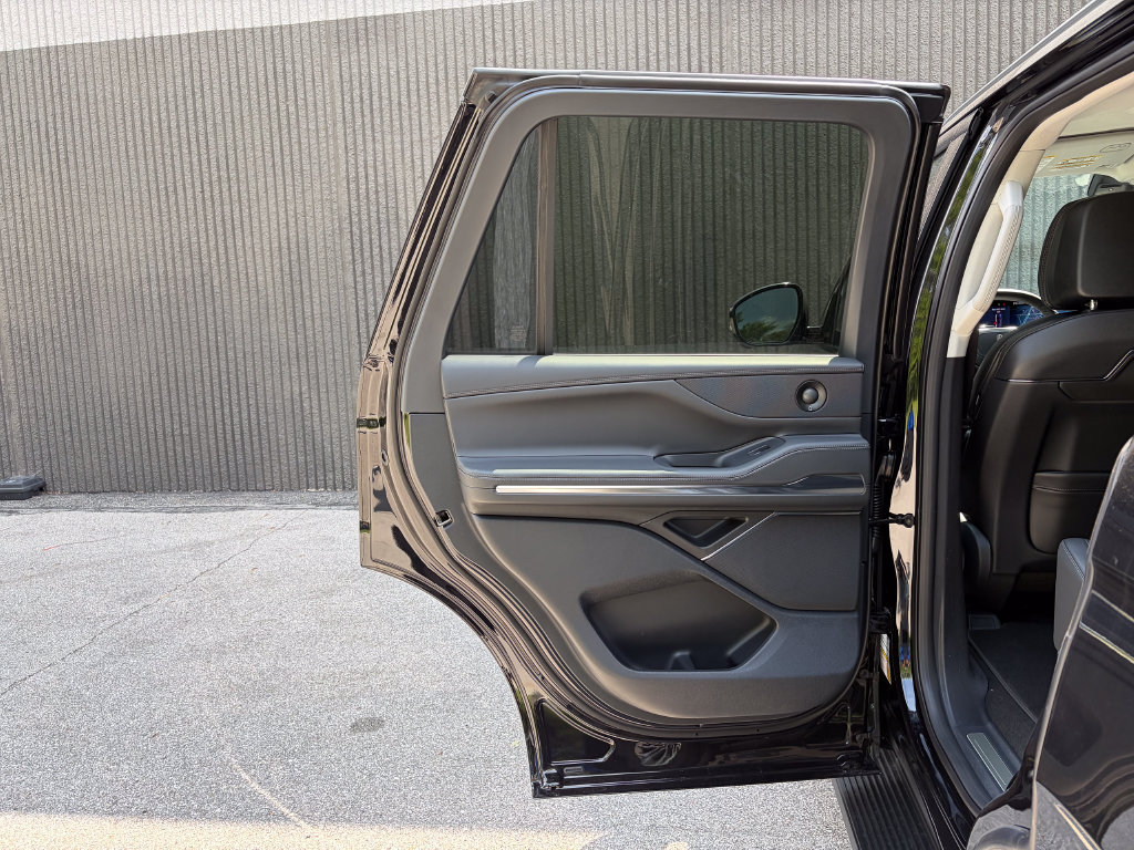 New 2027 Lincoln Navigator Premiere AWD/4WD image 21