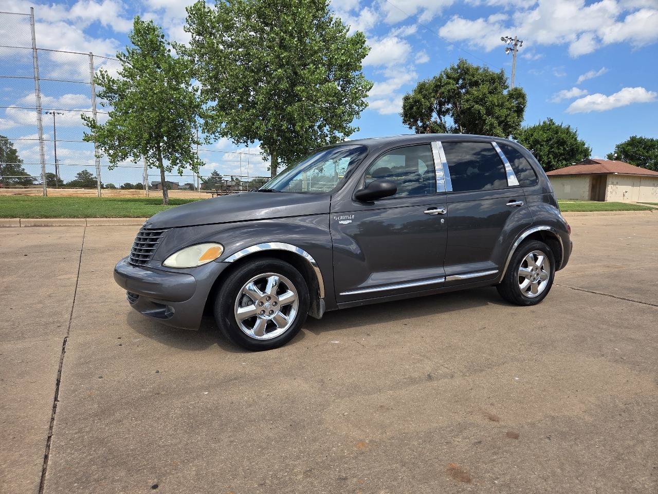 Used 2004 Chrysler PT Cruiser Limited FWD image 2
