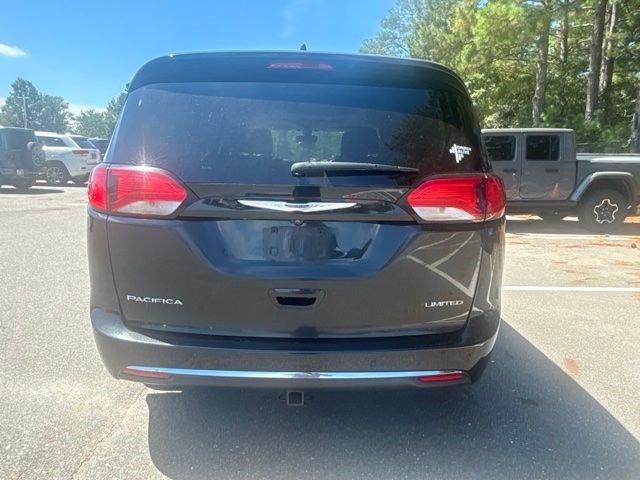 Used 2020 Chrysler Pacifica Limited FWD image 7