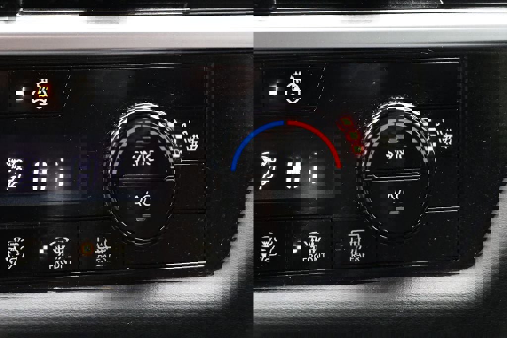 Used 2023 Nissan Pathfinder SL image 23