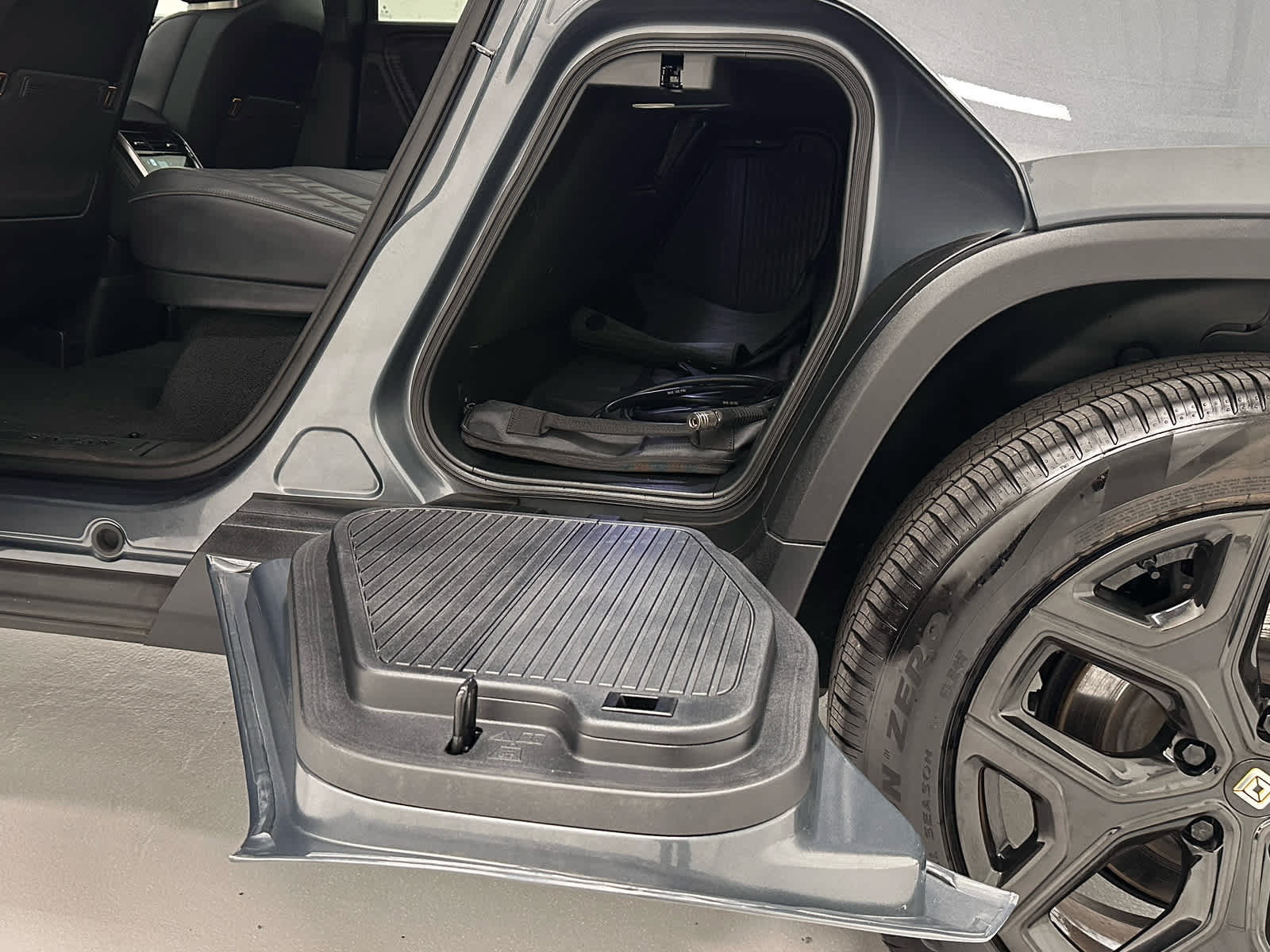 Used 2023 Rivian R1T Adventure AWD/4WD image 39