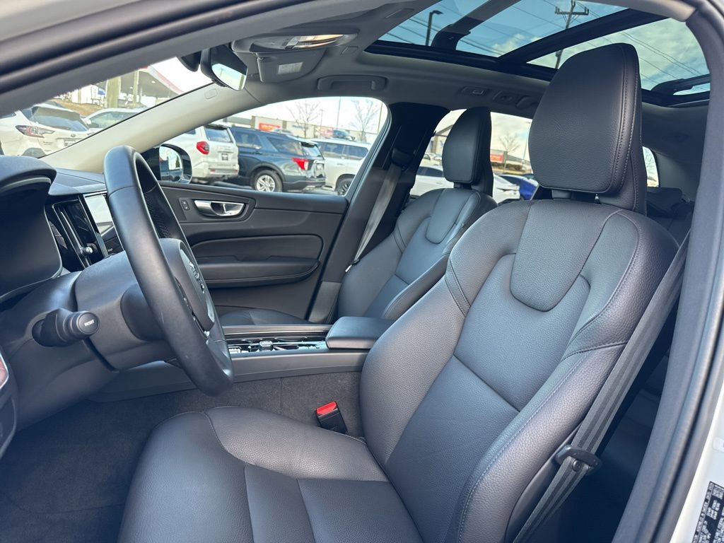 Used 2024 Volvo XC60 B5 Plus image 15