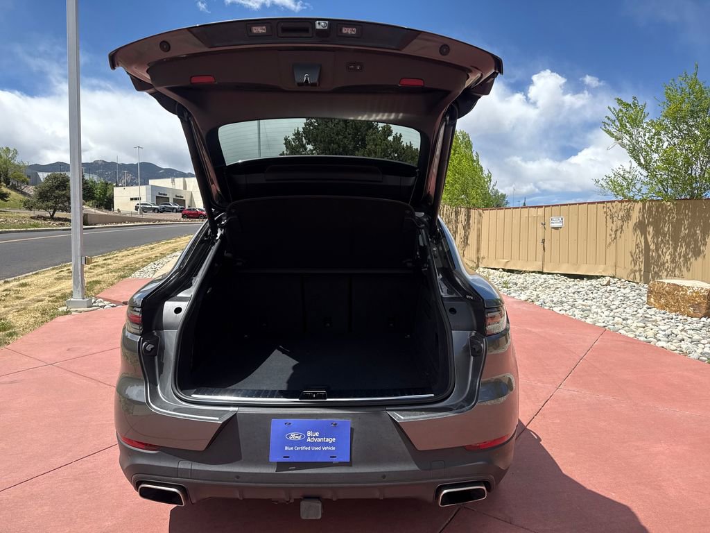 Used 2023 Porsche Cayenne Coupe AWD/4WD image 7